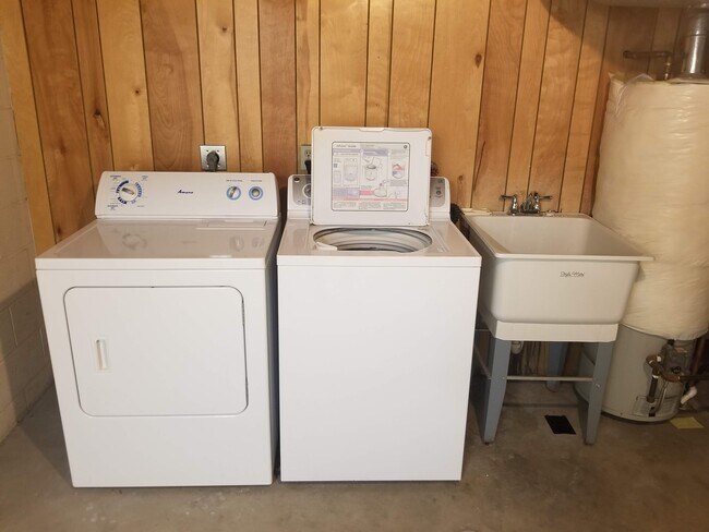 Unit 1 Laundry Room - 5525 Glenridge Dr Unit 1