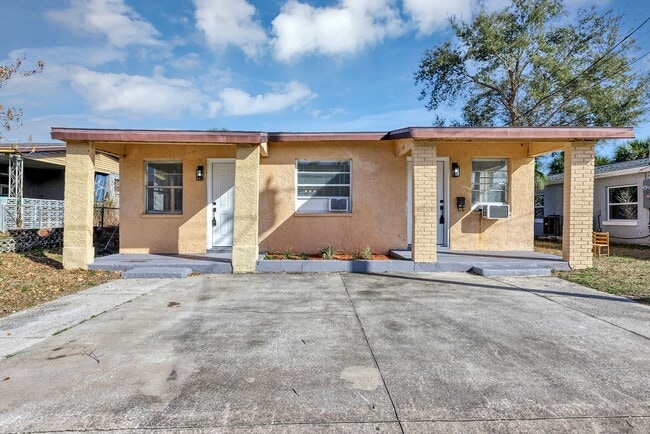 Building Photo - Charming Updated 1-Bedroom Home with Modern Kitchen & Cozy Front Patio