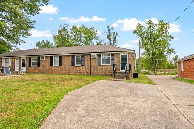 Building Photo - 110 Tandy Dr Unit C Rental