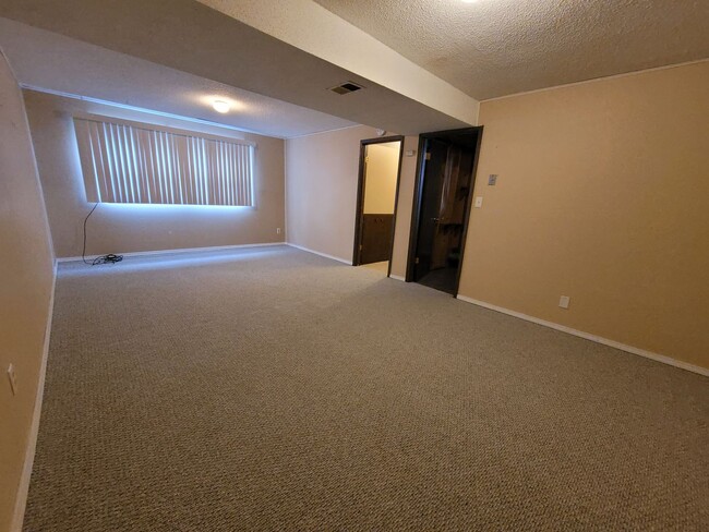 Photo - Marion 3 bedroom 1 bath additional family room, new carpet & Appliances, 1 stall garage, fenced y...