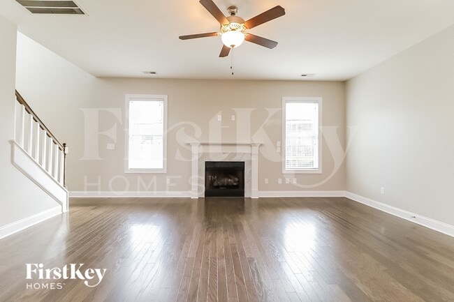 Photo - 157 Hawkesburg Dr