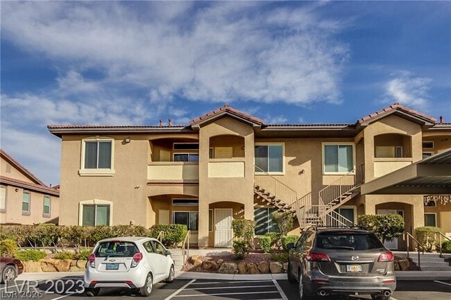 Building Photo - 2305 W Horizon Ridge Pkwy Unit 1023