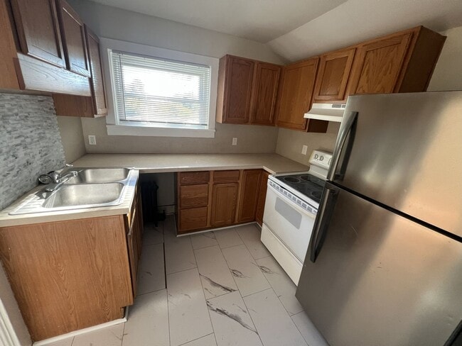 Photo - 526 E Eighth Street Unit 526 E Eighth Street B