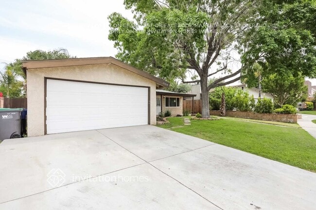 Building Photo - 27210 Marchland Ave