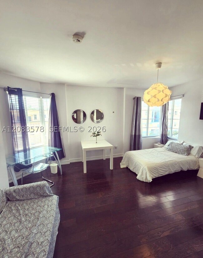 Building Photo - 621 11th St Unit 201