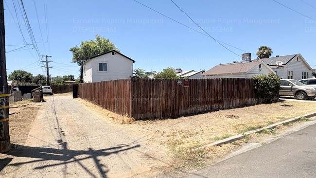 Photo - 303 El Tejon Ave Unit B