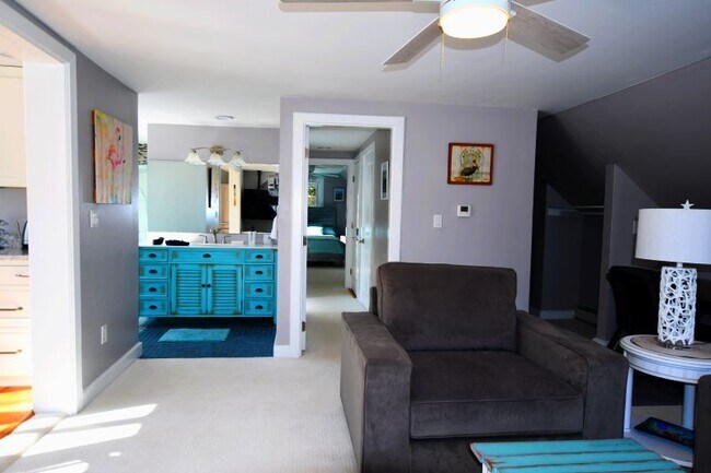 Photo - 10 Windward Ln