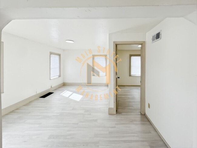 Building Photo - 354 Nicolet Blvd Unit Lower Rental