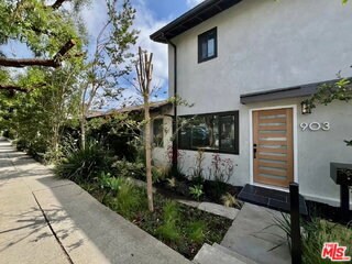 903 S Barrington Ave