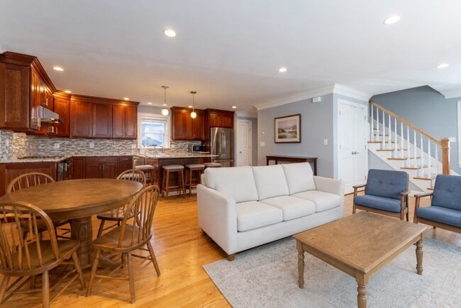 Photo - 233 Grove St