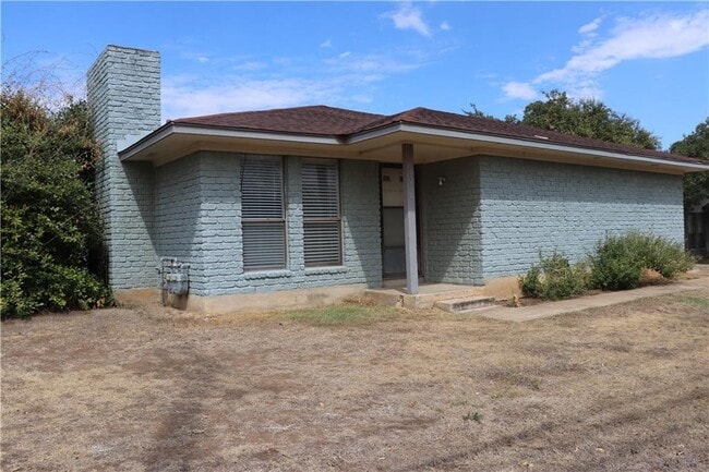 Building Photo - 1214 Leander Rd