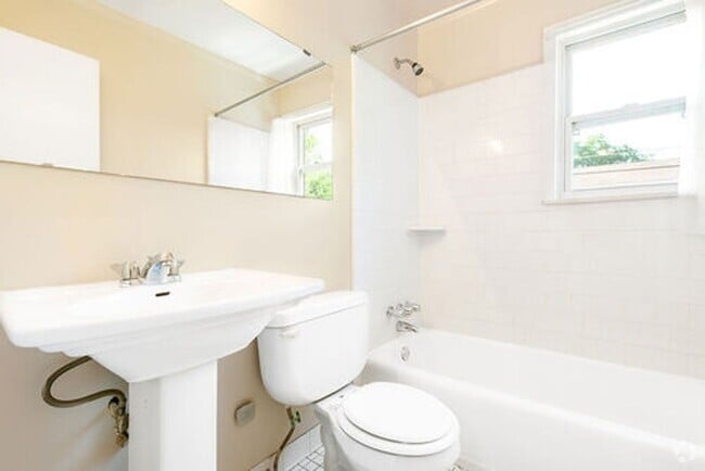 Building Photo - Arbors of East Atlanta Rental