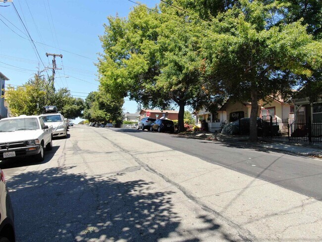 Photo - 2025 E 20th St