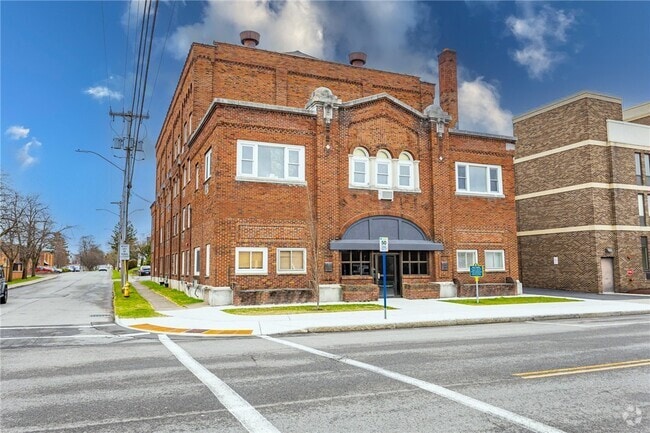 Building Photo - 400 Main St Rental