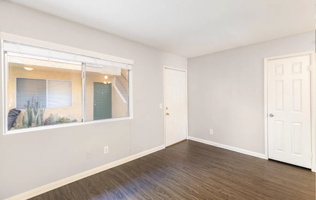 Photo - 1611 S Bundy Dr