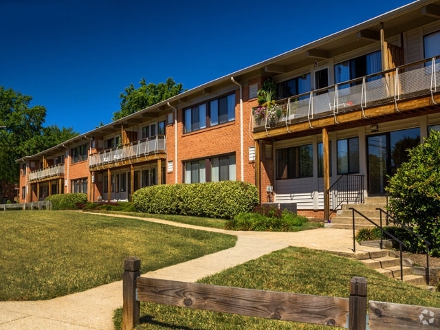 Building Photo - Campus Gardens Rental