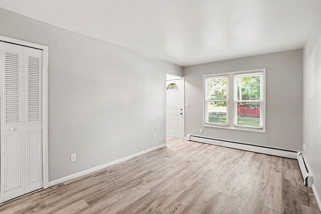 Building Photo - Charming, remodeled 2-Bed/1-Bath Kalamazoo Townhome $1149 - Ask about our no security deposit opt...