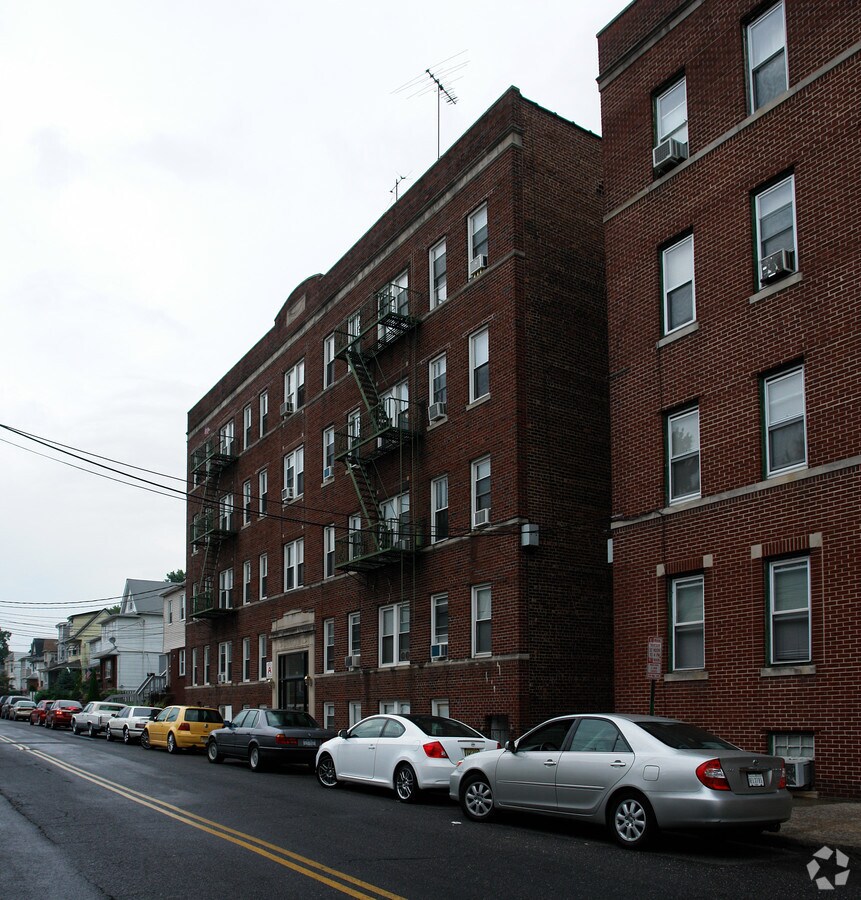 654 Elm St Apartments Kearny, NJ