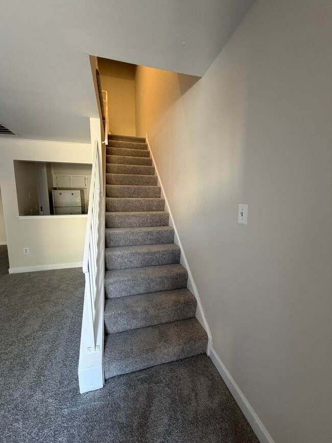 Photo - 3 LEVEL TOWNHOUSE WITH 3BEDROOMS AND 2 FULL BATHS