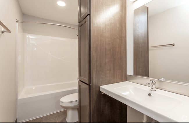 Photo - Hilltop Apartments