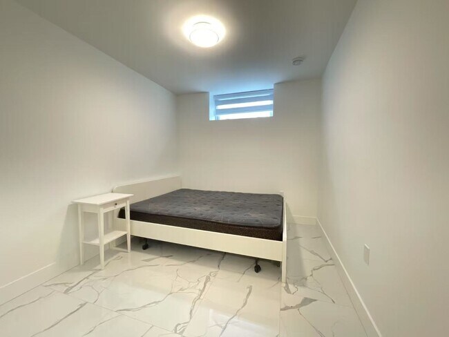 1523 W 60th Ave