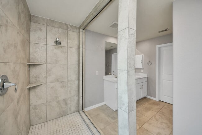 Building Photo - 1715 Ryon Falls Dr