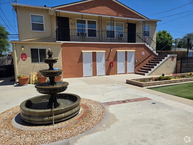 Building Photo - 4113 N Greenbrier Rd Unit 4113 Rental