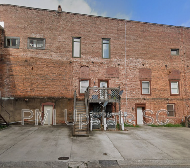 Building Photo - 101 Silver St Unit 201