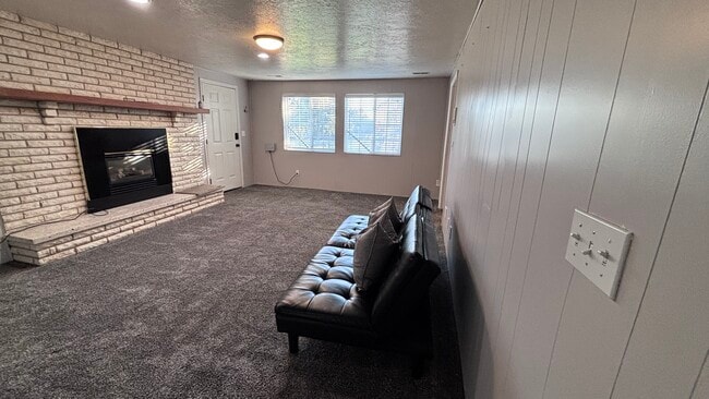 Photo - 1238 Newport Ln