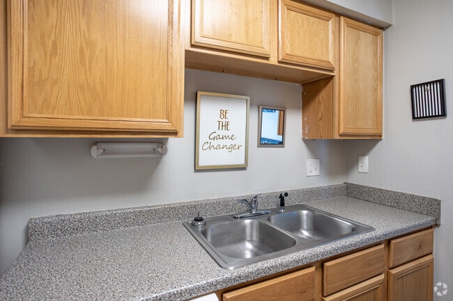 2BR, 2BA - 965SF - Kitchen