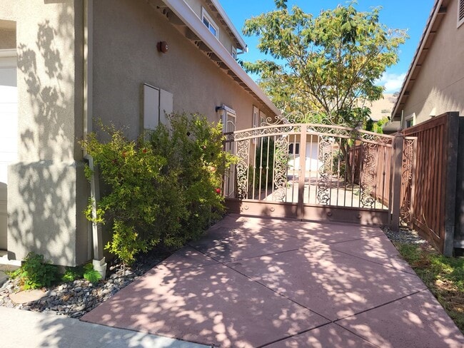3891 Danbury Way