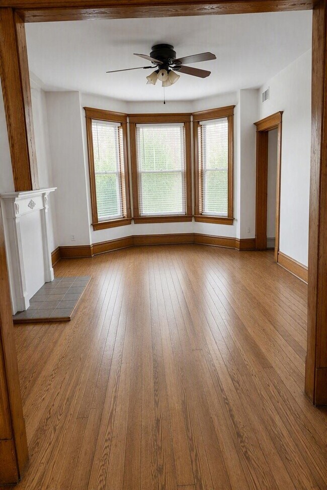 Photo - 2423 N Washtenaw Ave Unit 3