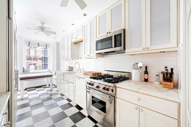 Photo - 130 E 67th St