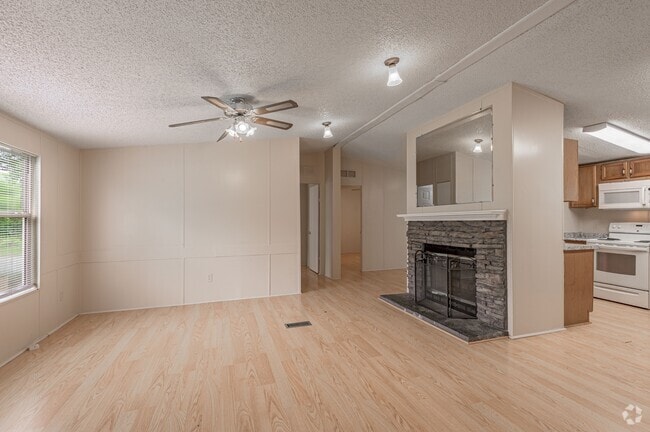 Building Photo - 1323 Avenue E Rental