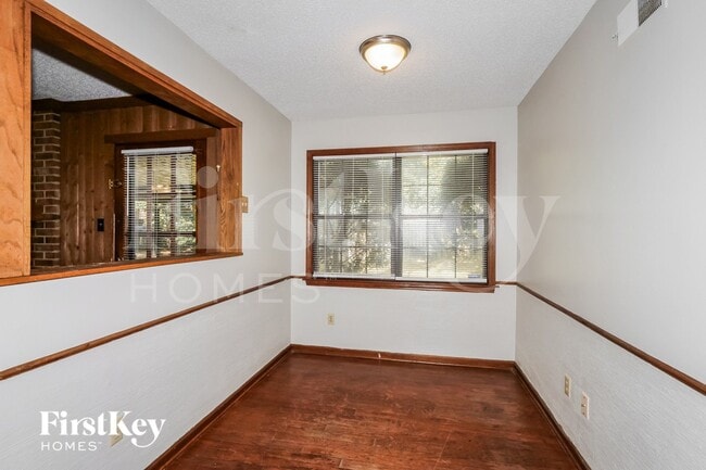 7280 Barnstable Rd