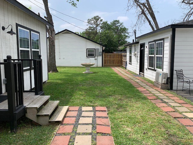 Photo - 710 Twin Oaks St