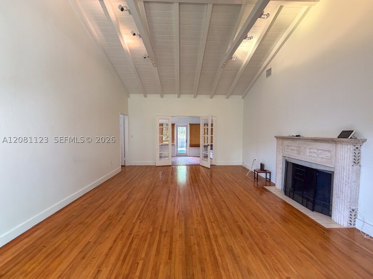 Photo - 441 NE 53rd St