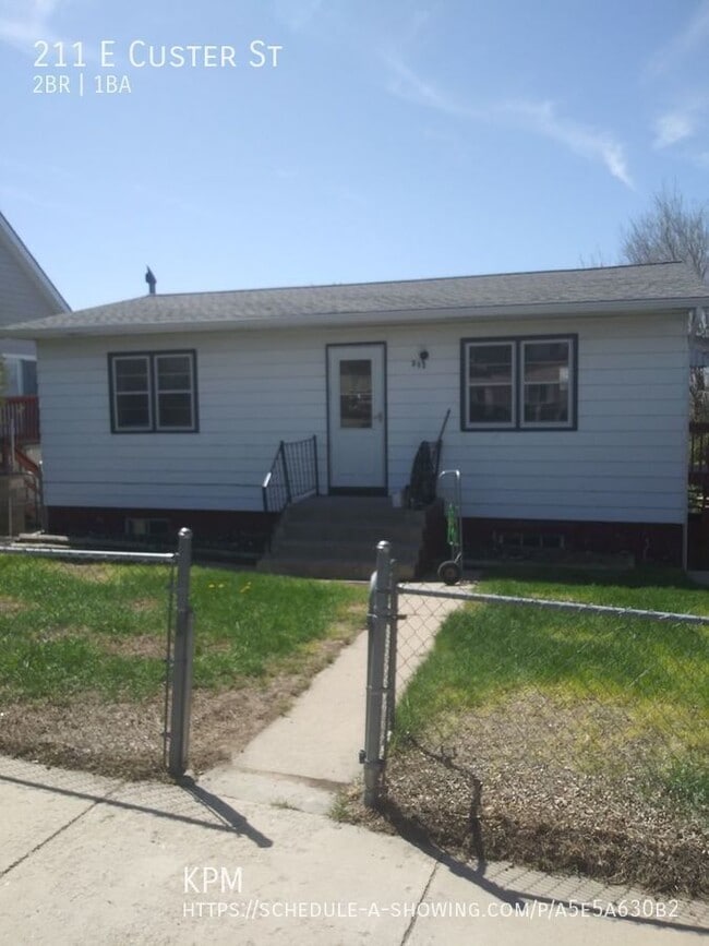 Building Photo - 211 E Custer St