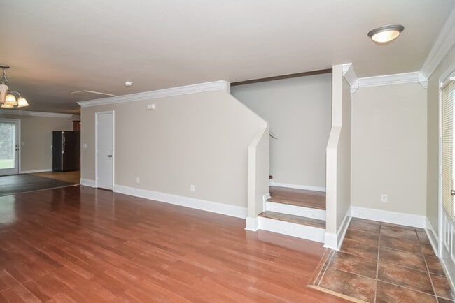 Photo - 134 Whitestone Dr NE