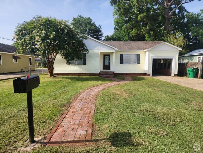 Building Photo - 515 Ledoux St Rental