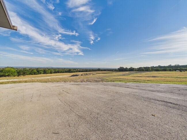 1016 Luckenbach-Cain City Rd
