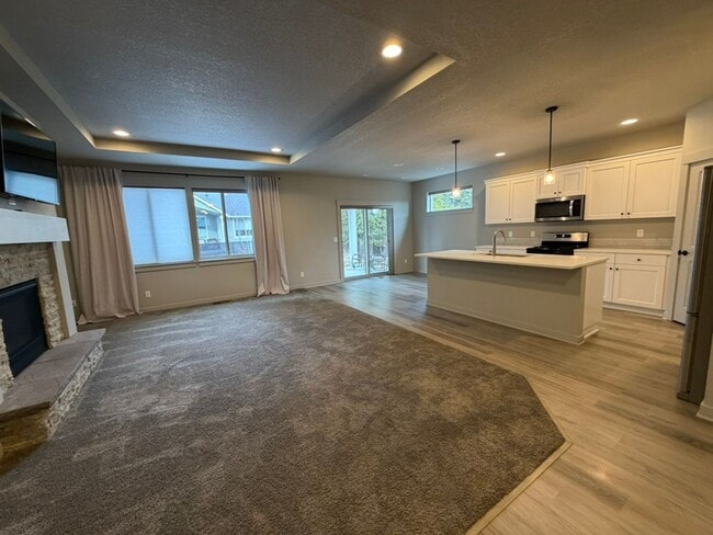 Photo - Immaculate 3-Bedroom Home with Open Layout in Crescent Creek