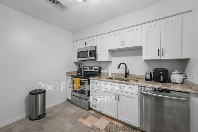 Photo - 5740 Martel Ave