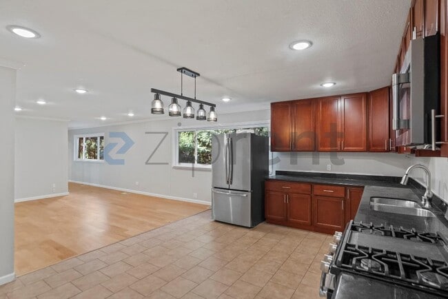 Photo - 9 La Salle Ave