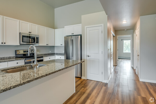 1BR, 1BA - 976SF - Kitchen - THE CURRENT Roots Apartments