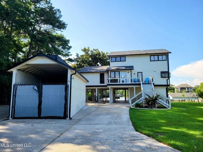 Building Photo - Riverfront Living with Private Boat Launch