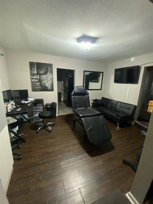 Photo - 805 N Busey Ave