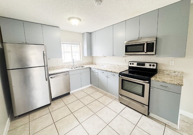 Photo - Incredible downtown location. Near shopping, beaches and restaurants! Unit D