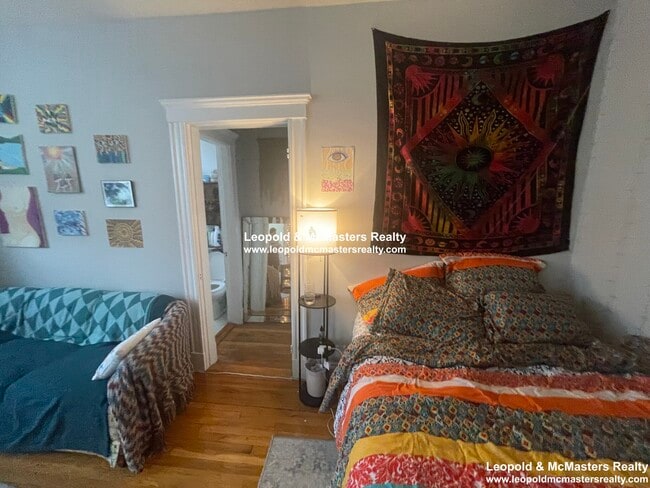 Photo - 225 Kelton St