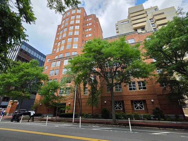 Building Photo - 931 Massachusetts Ave Unit 303